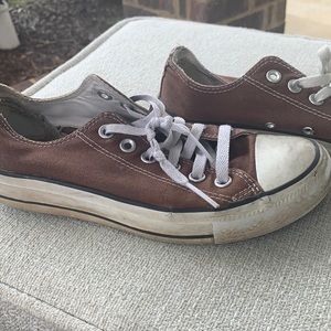 Brown all-star converse women’s 7